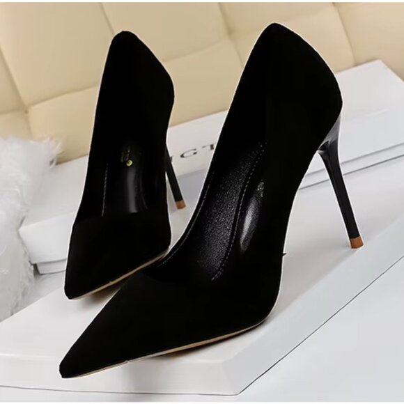 Black Pumps - BRAND NEW - Size 7.5 - Picture 5 of 6